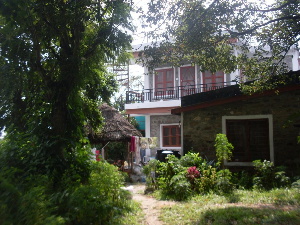 Dinesh House Bed and Breakfast Pokhara Exteriör bild